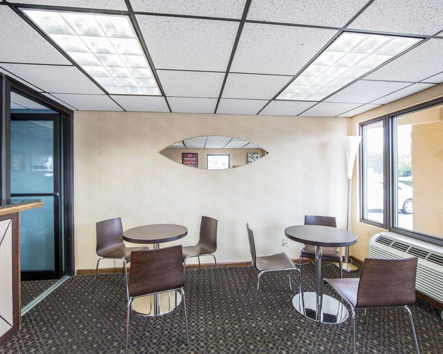 Econo Lodge Knoxville North 6/8