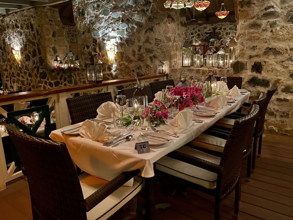Sugar Mill Hotel 12/33