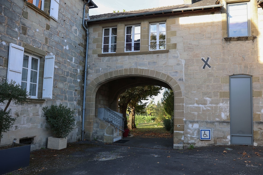 Chateau Lacan Hotel 1/50