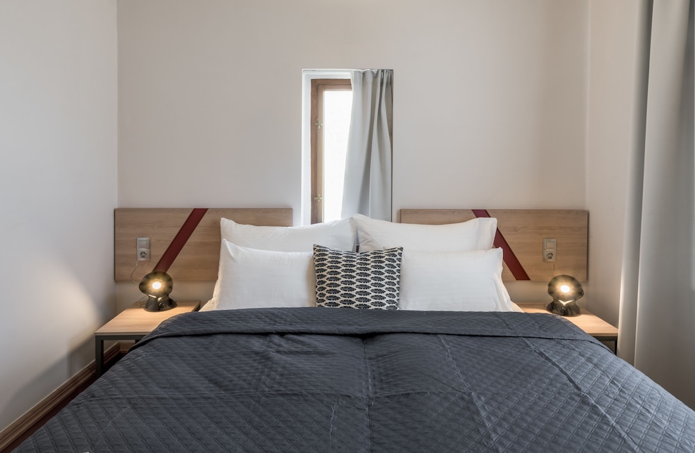 Art House Apartments by Adrez Living 5/23