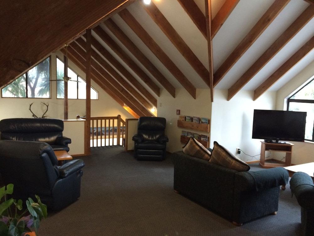 Snow Denn Lodge Hostel 33/48