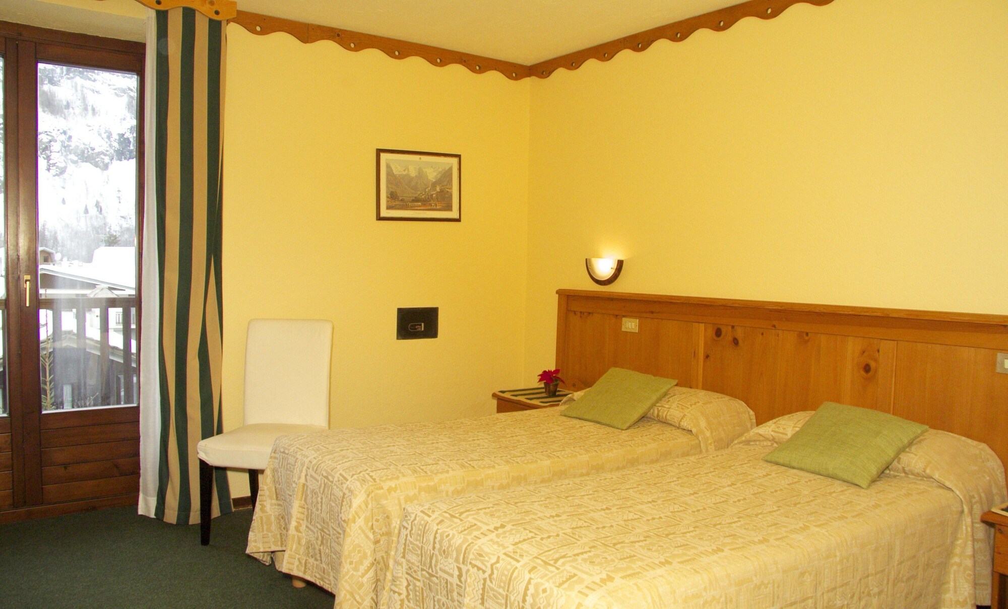 ROOM, DOUBLE BED