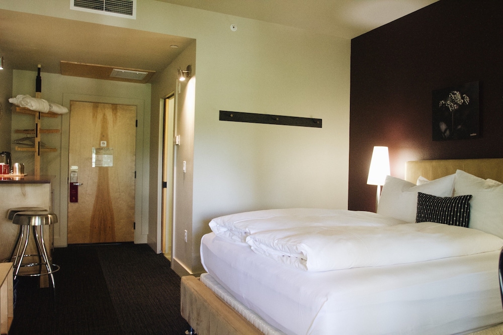 Gravity Haus Truckee-Tahoe 12/50