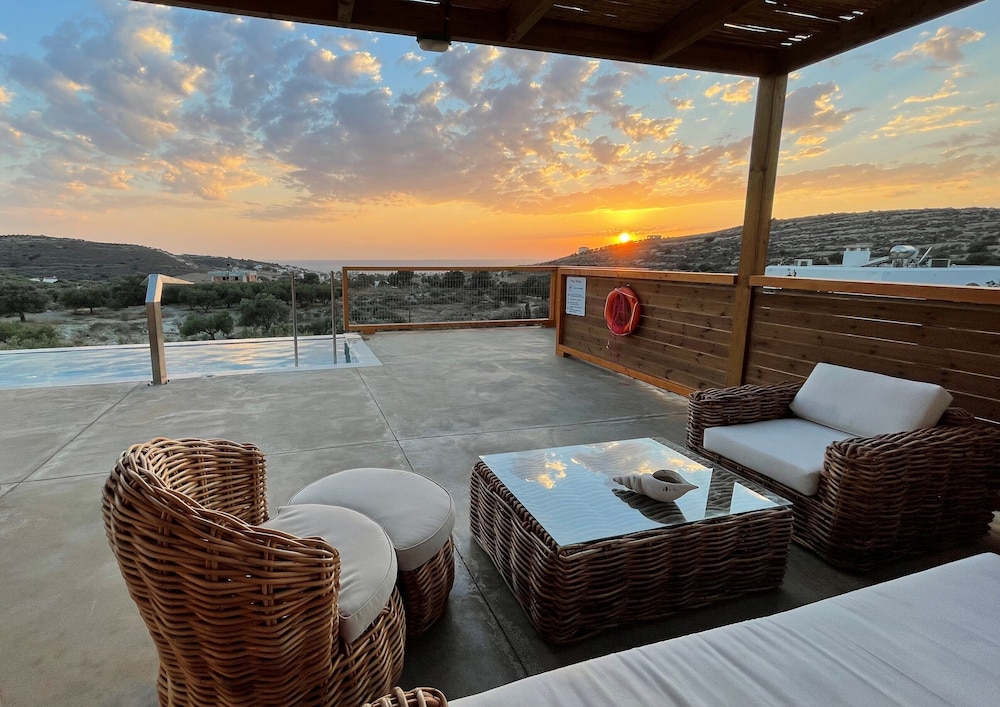 Phaestias Terra Villas 8/13