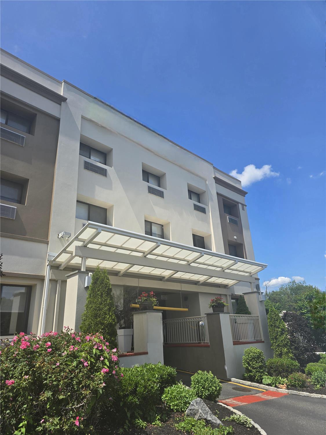 Best Western Roslyn-Long Island Hotel 3/17