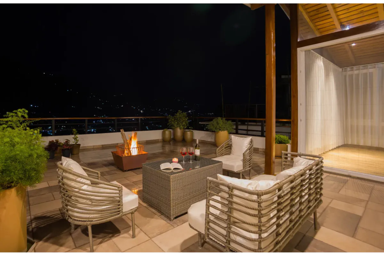 ELIVAAS 6 BHK with Balcony & Lake View Antarmann Casa Zenith 11/12