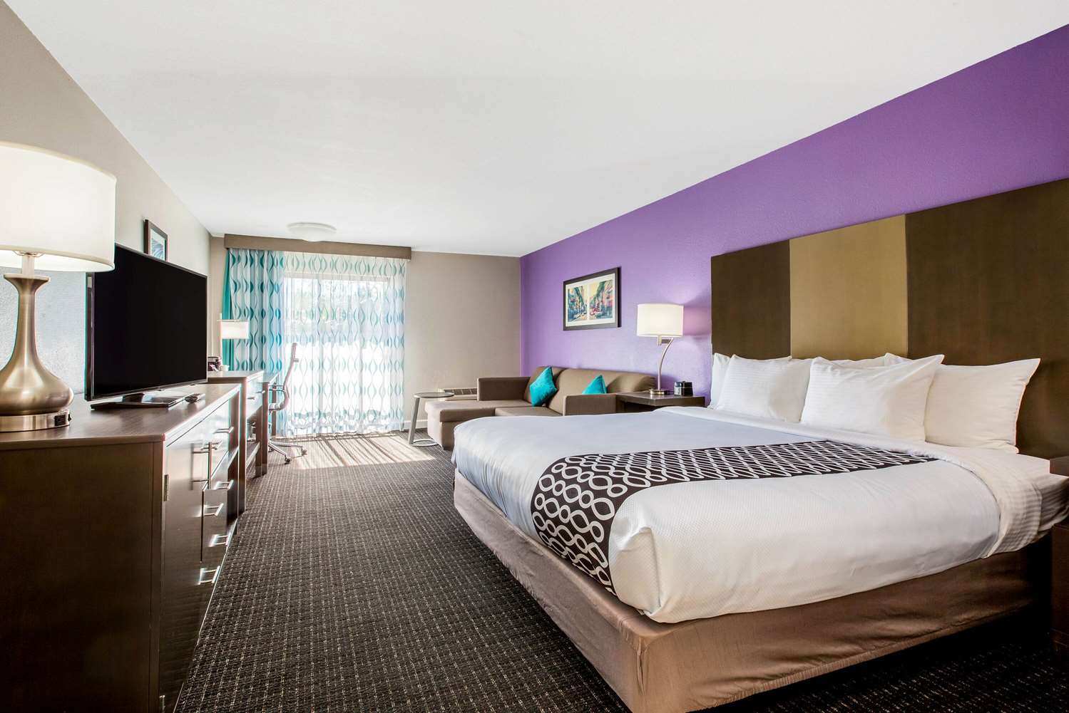 La Quinta Inn & Suites By Wyndham Pomona 17/52