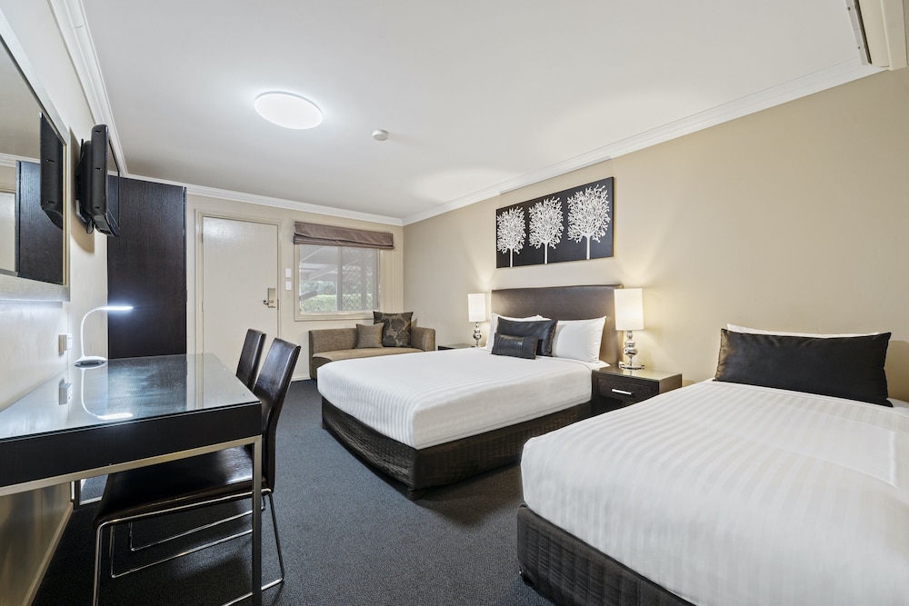EXECUTIVE, TWIN BEDS
