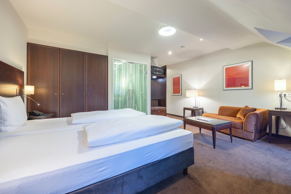 Deluxe, Queen Bed