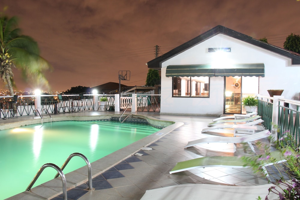 Hill View Hotel Mccarthy Hills 64/67