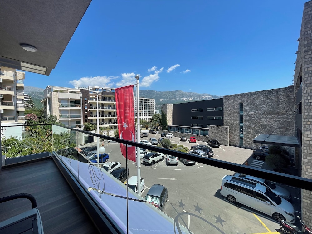 HOTEL BUTUA RESIDENCE 83/100