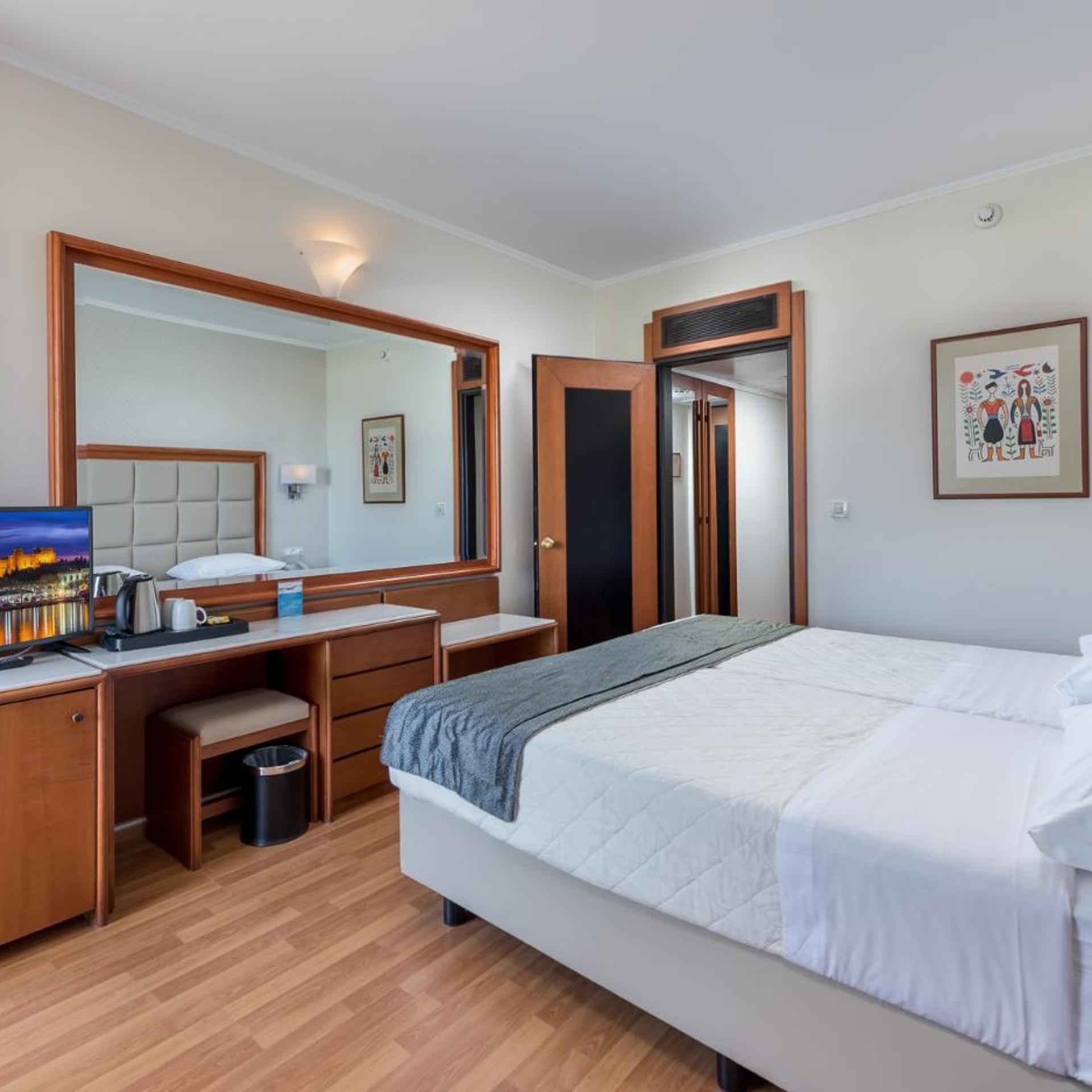 ROOM, SINGLE