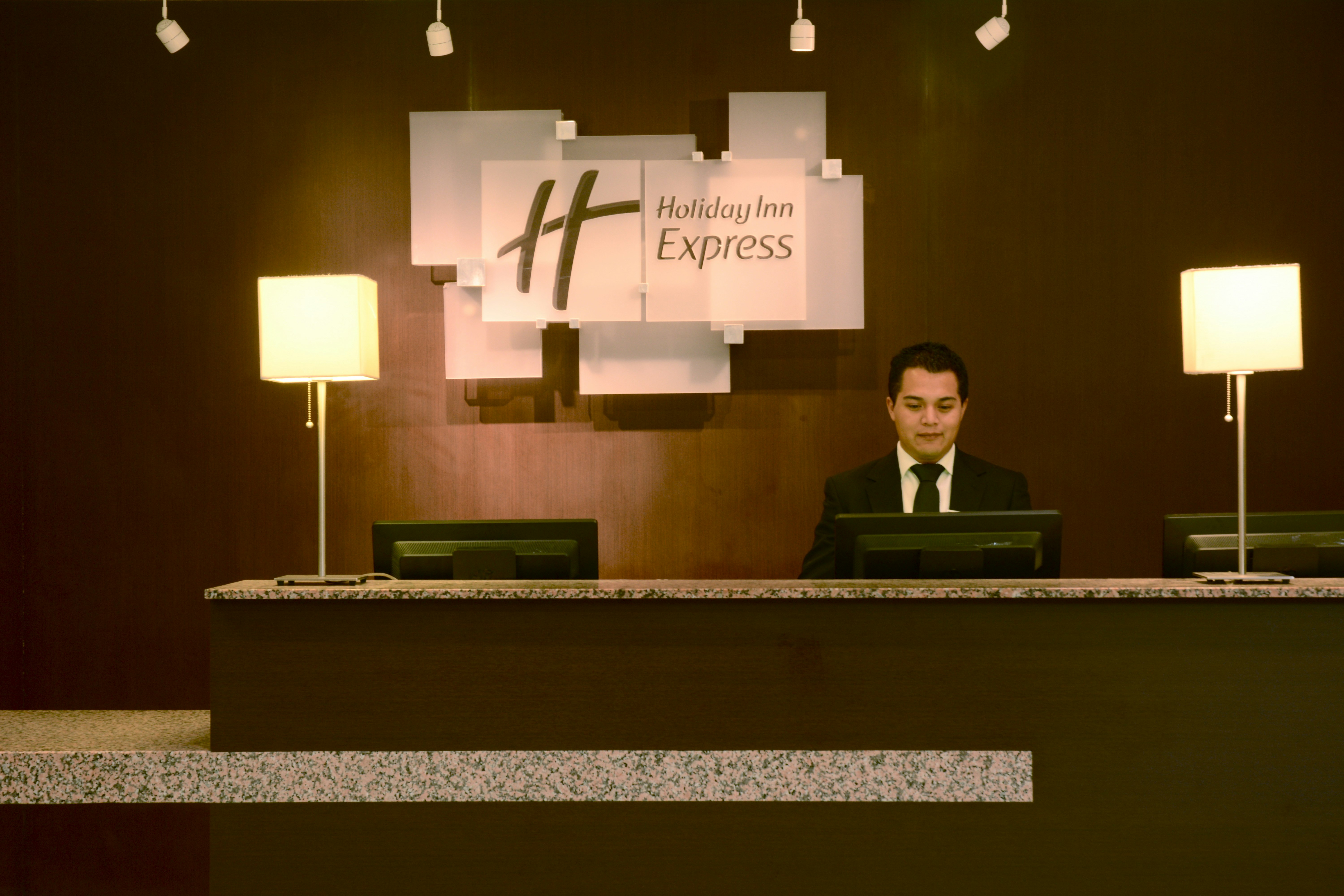 Holiday Inn Express Toluca 15/48