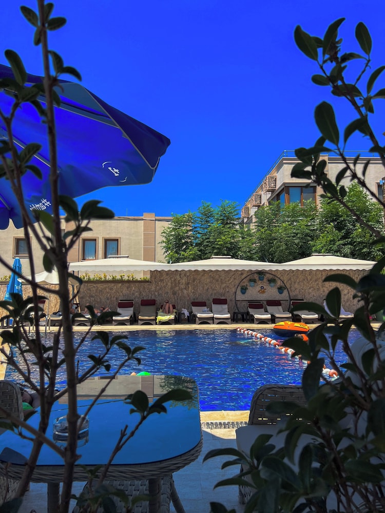 Akkan Beach Hotel 64/68