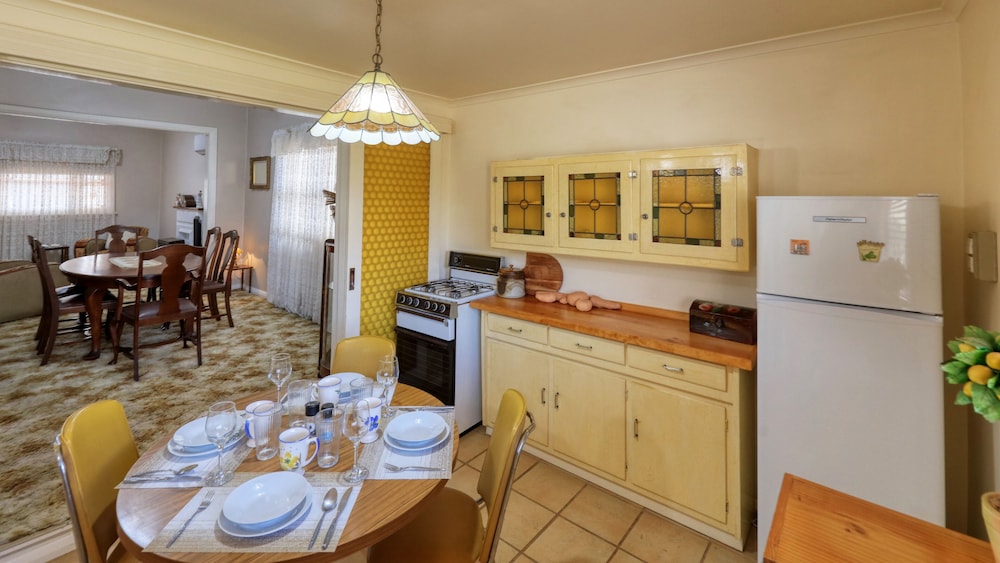 CHARLES RASP MOTOR INN AND COTTAGES 39/56