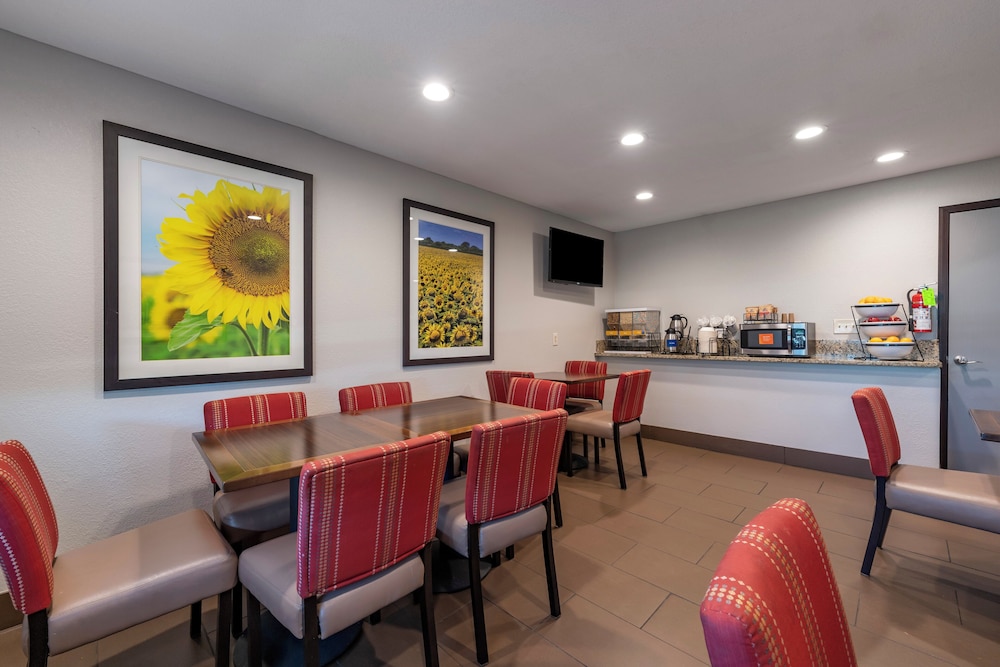 Comfort Inn and Suites Hays I-70 39/46