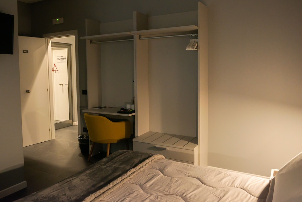 Alma Hotel 1/49