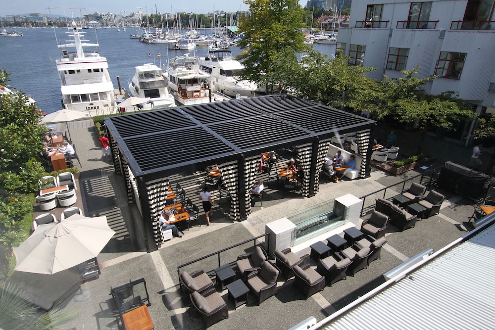 GRANVILLE ISLAND HOTEL 42/50