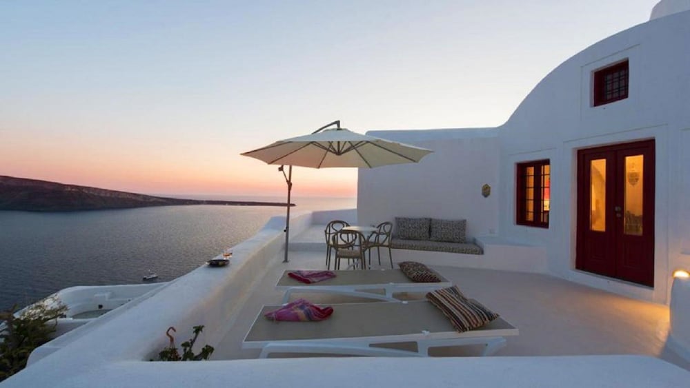 The Architect's Cave House 24/30