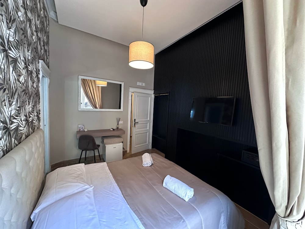 Parthenope Rooms 10/50