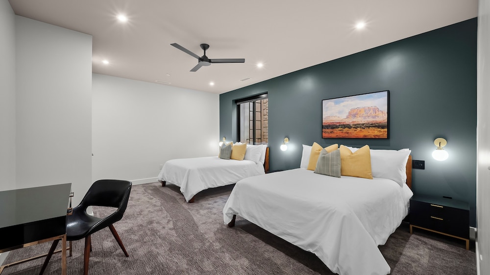 3 Bedrooms, Luxury, Villa, 4 Queen Beds, Mountain View, 3 Bathrooms, Sofa, Patio