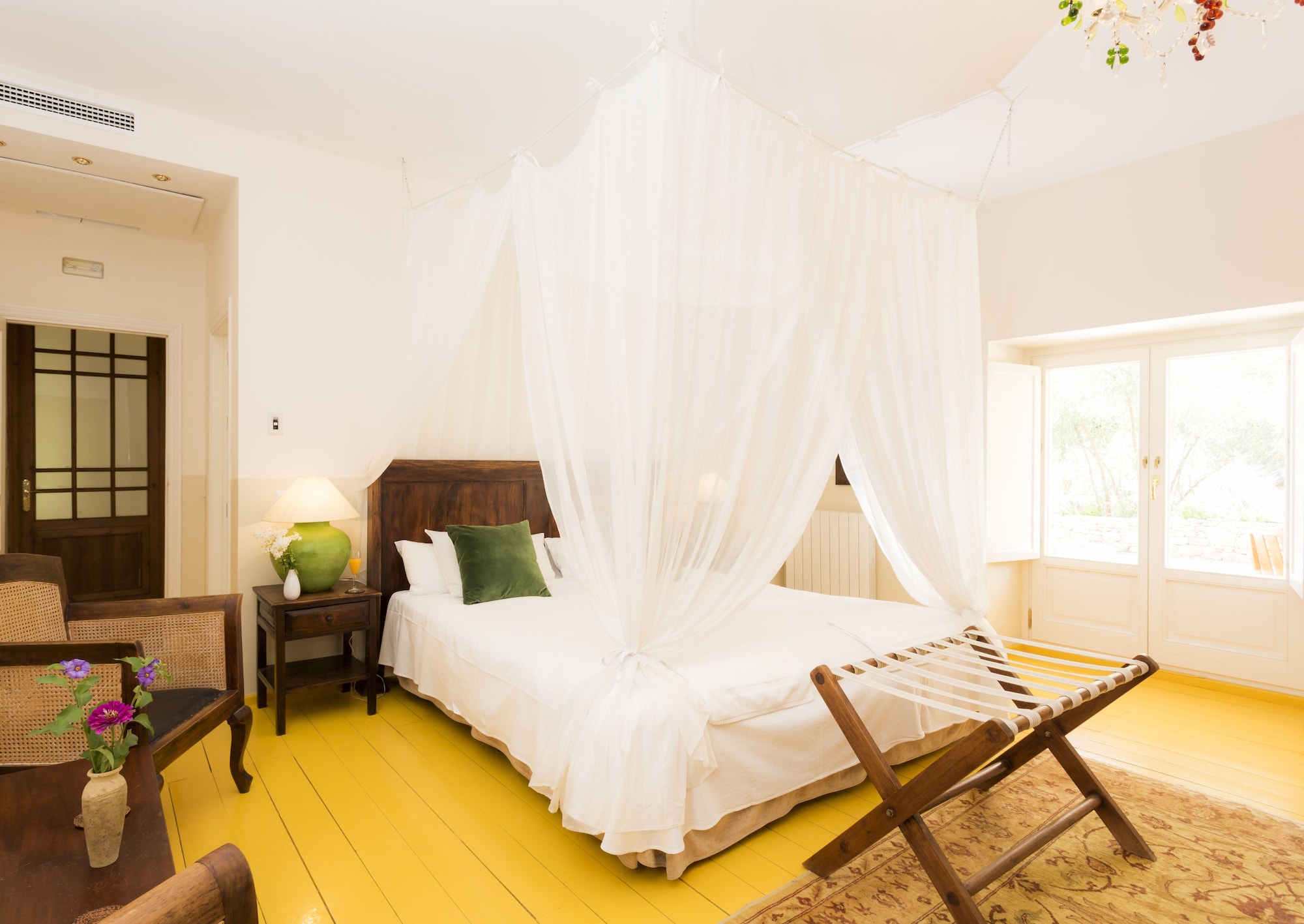 ROOM, DOUBLE BED