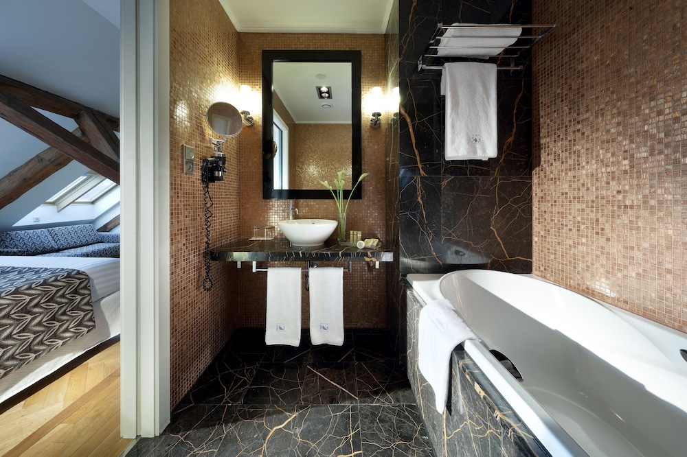 Room, Triple, 1 Queen and 1 Single Bed, EUROSTARS THALIA 6/7