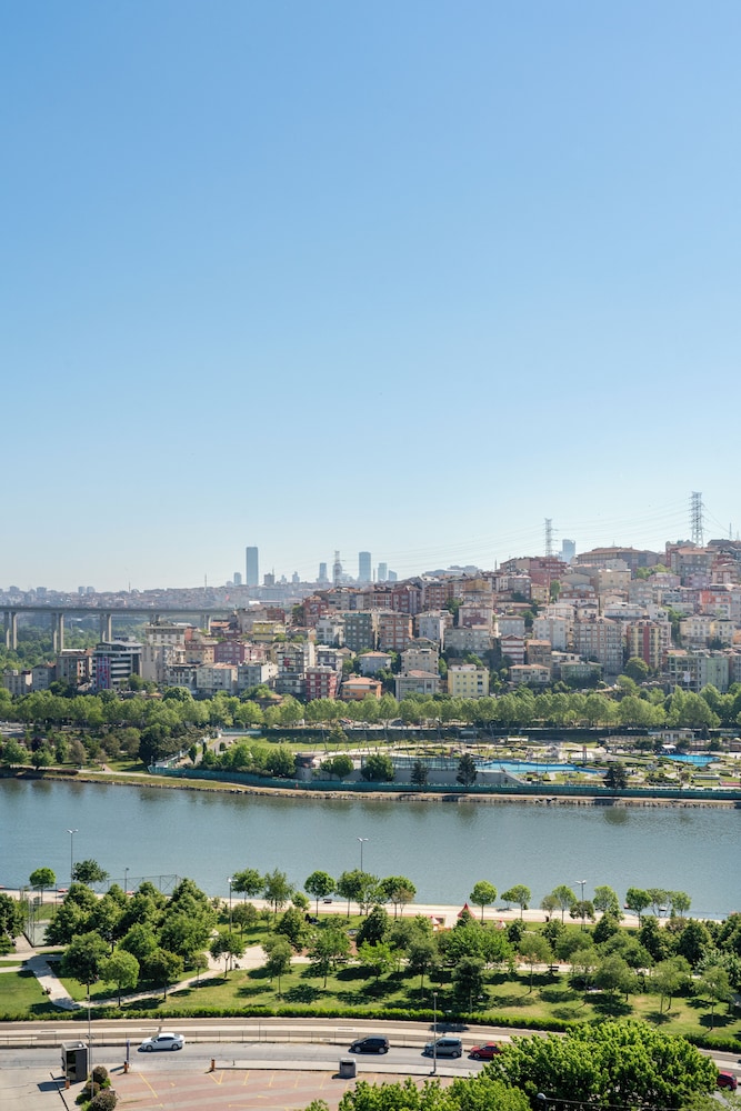 Movenpick Hotel Istanbul Golden Horn 86/89
