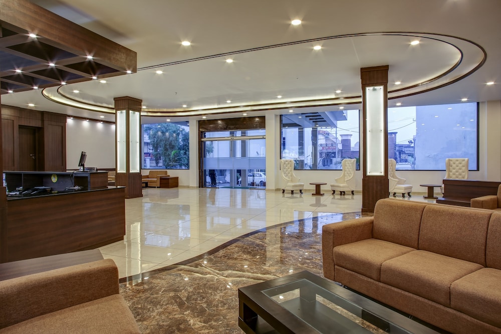 Hotel The Royal Krishna 5/47