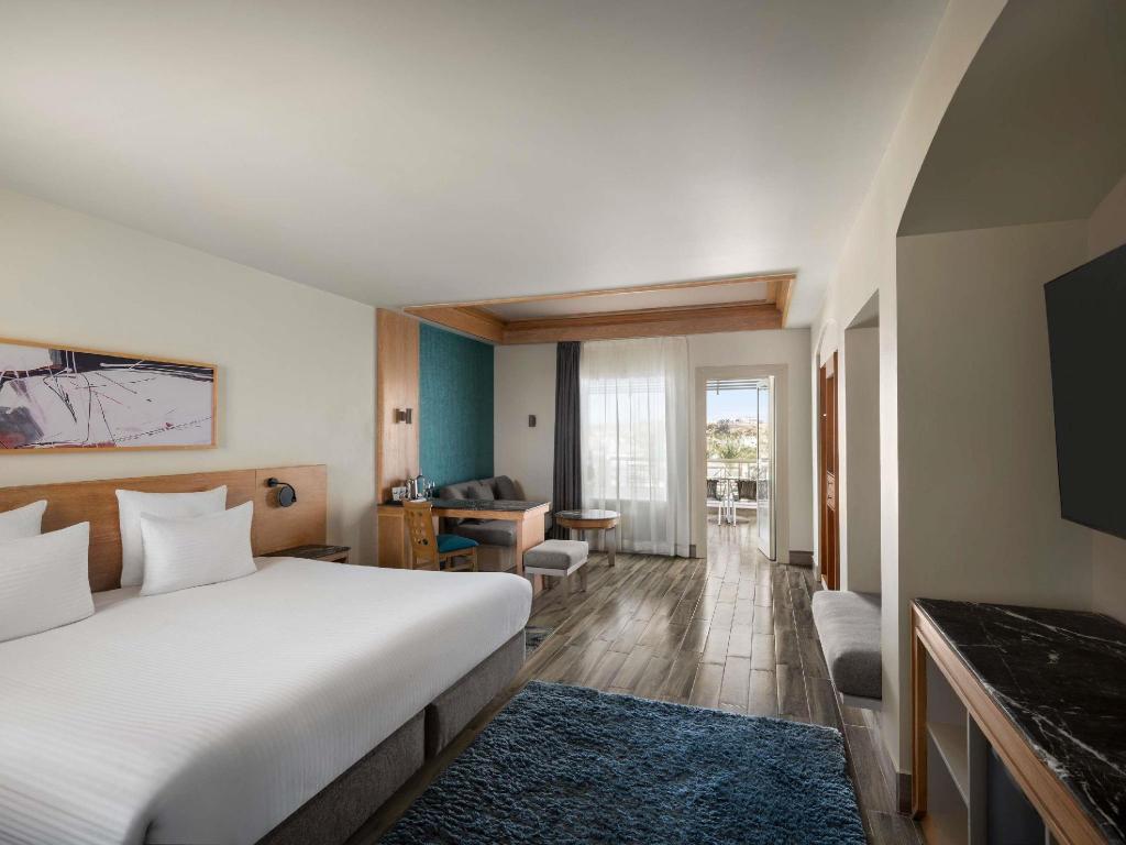 Standard, Twin Beds, Pool Side, Palm Wing