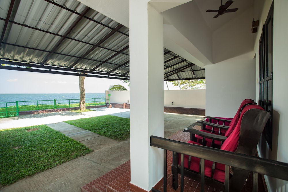 Illikkalam Lakeside Cottages 33/66