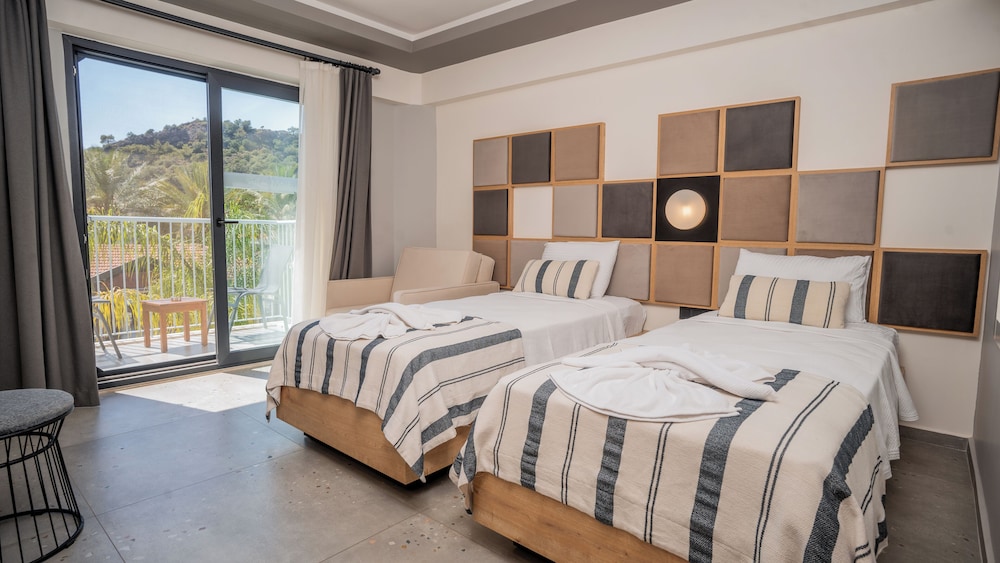 DELUXE, TWIN BEDS, GARDEN VIEW, GROUND FLOOR