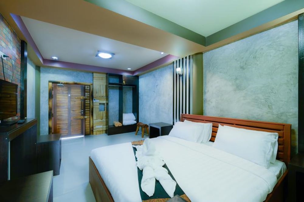 Riverpool Resort 10/50