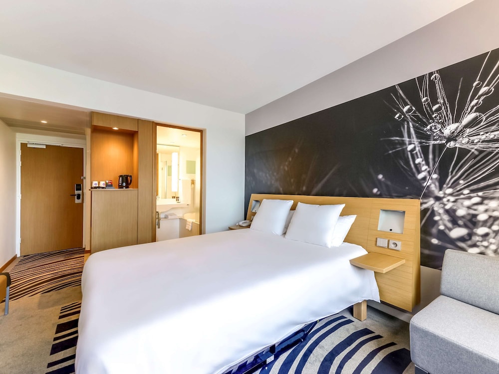 NOVOTEL MASSY PALAISEAU 16/80