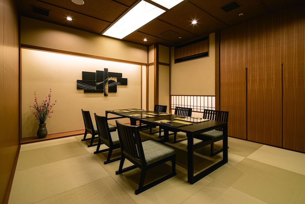 Shin-Yokohama Grace Hotel 55/66