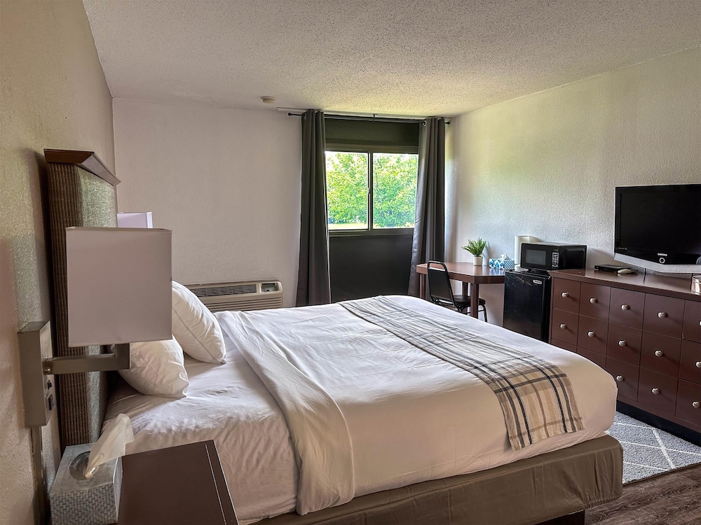 Motel6 Rochester, NY - Airport 8/27