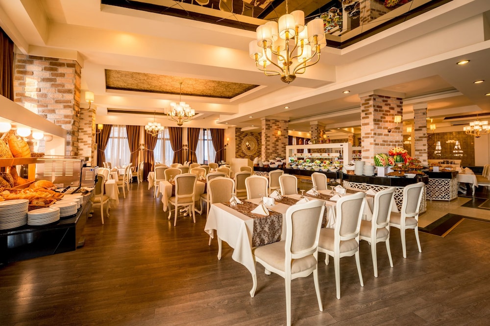 restaurant cafeteria