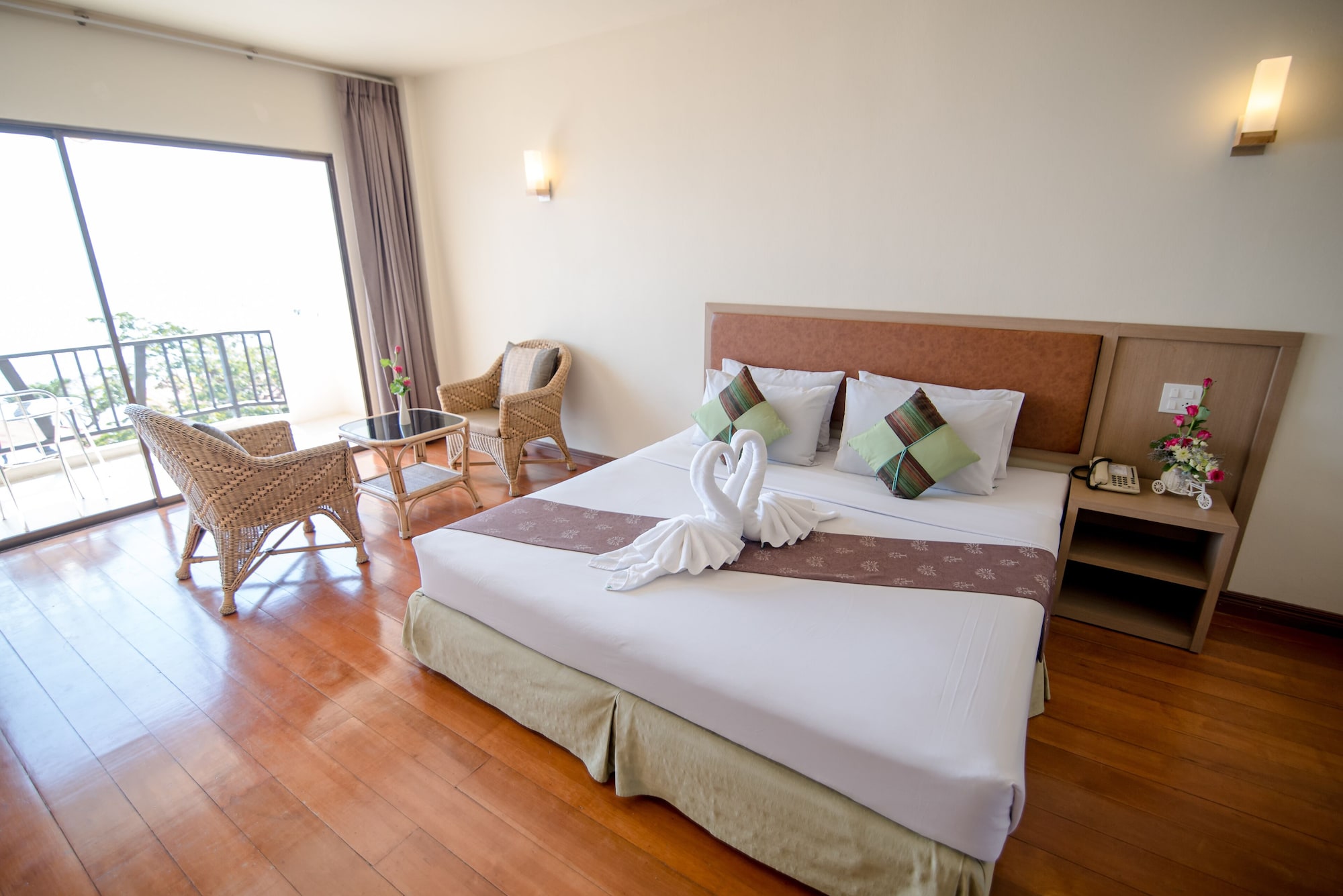 DELUXE, SEA VIEW