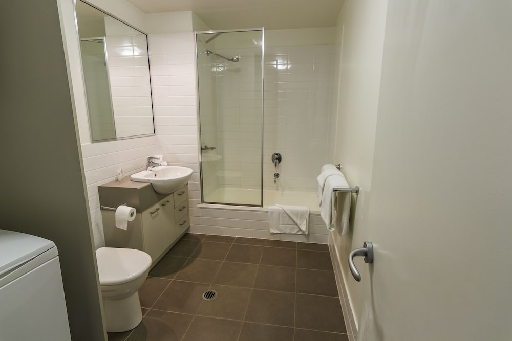 MainStay Suites Mackay 12/65