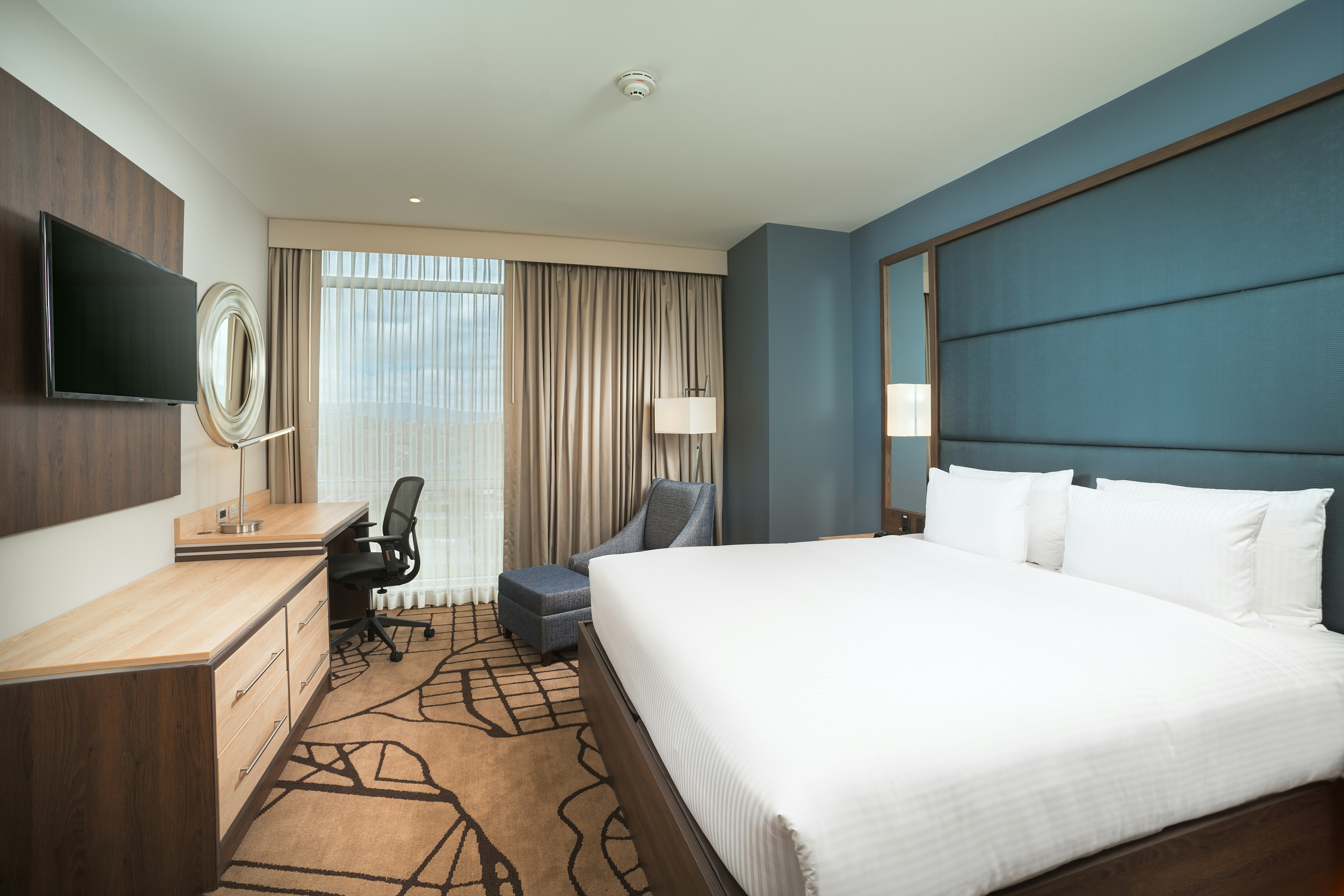ROOM, KING BED