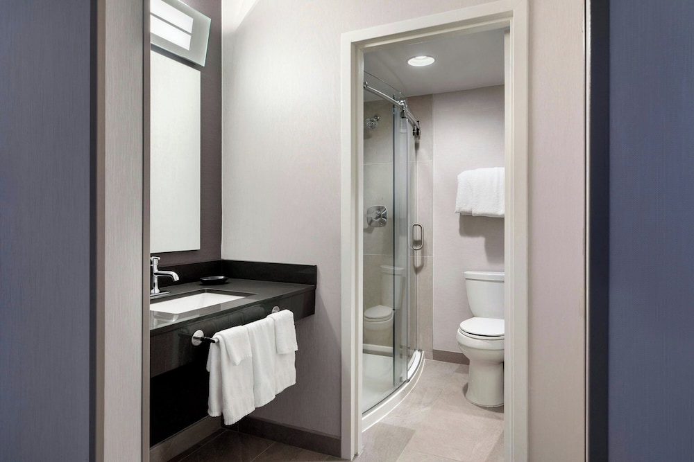 1 Bedroom, Suite, 2 Queen Beds, Sofa, Courtyard Pittsburgh Airport 8/10