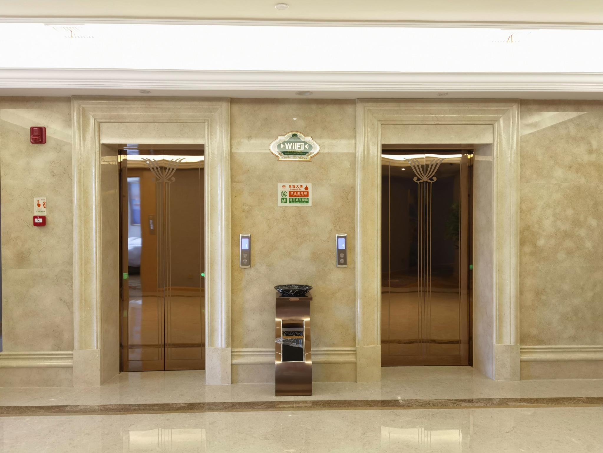Vienna Hotel(Wanda store, Honggutan, Nanchang) 5/35