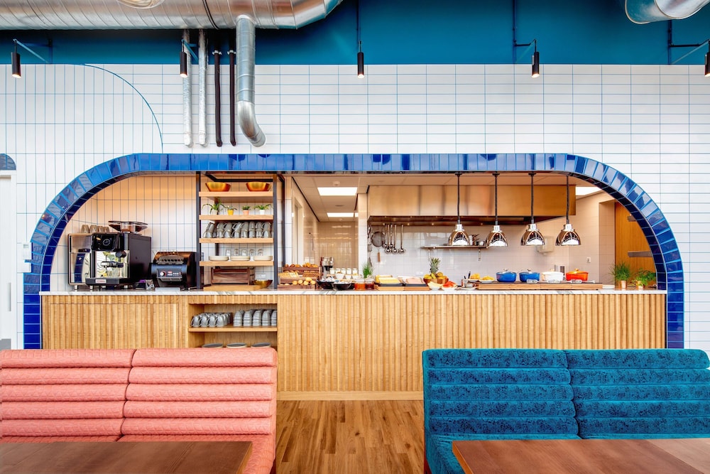 YOTEL Amsterdam, Select by Hilton 3/42