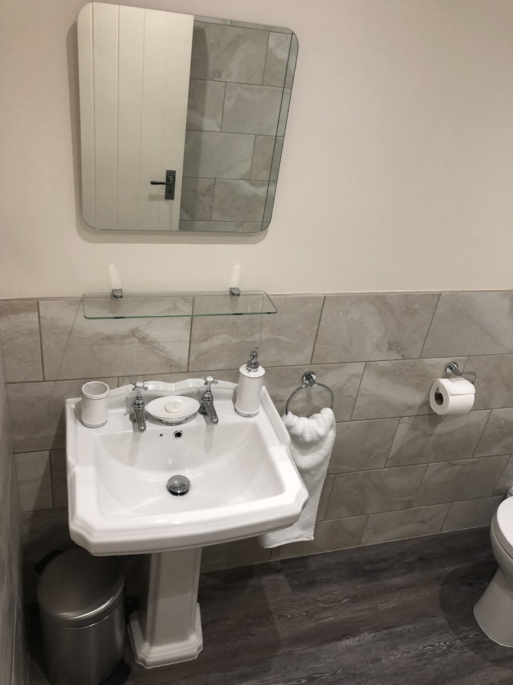 3 BEDROOMS, EXCLUSIVE, COTTAGE
