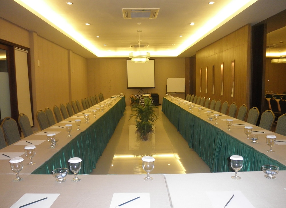 The Oxalis Regency Hotel Magelang 36/46