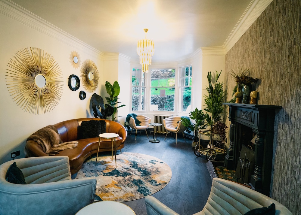 Cranleigh Boutique 27/46