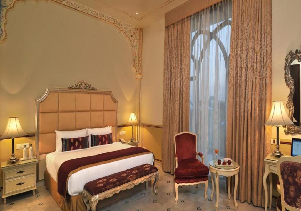 Palace, Premier