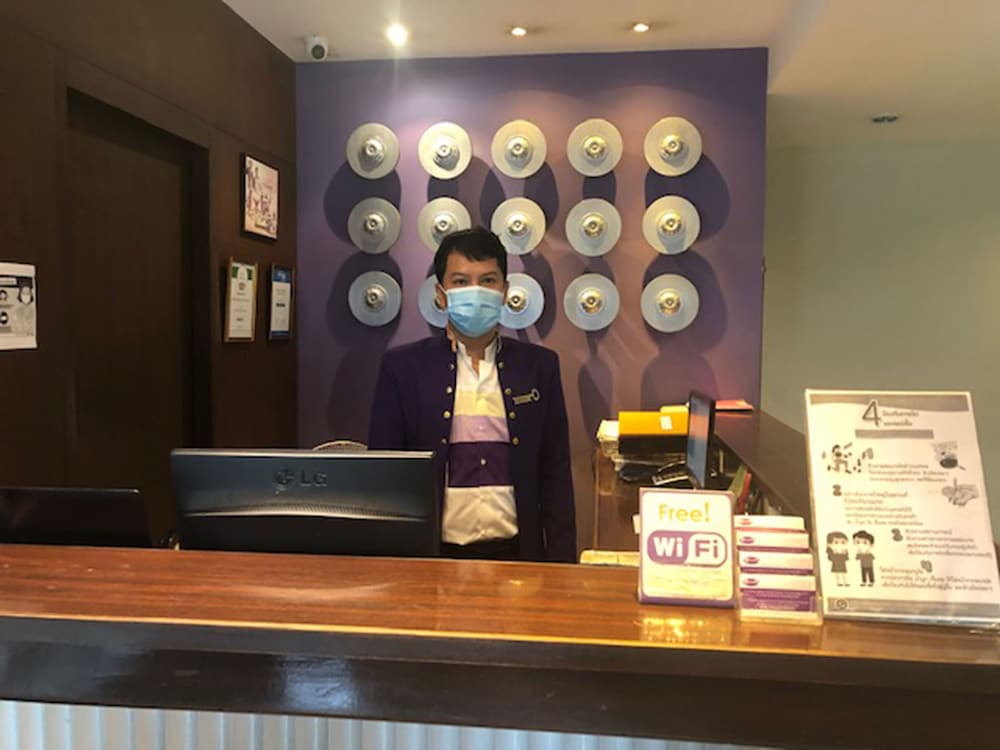 Sawasdee Hotel At Sukhumvit Soi 8 11/48