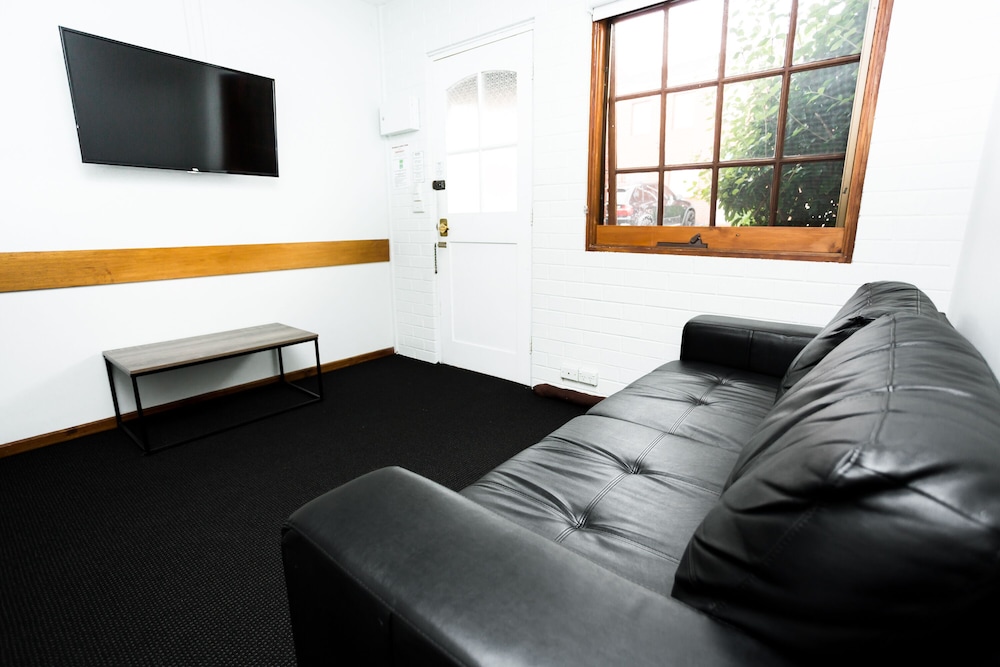 Bay Hotel Apartments 28/48