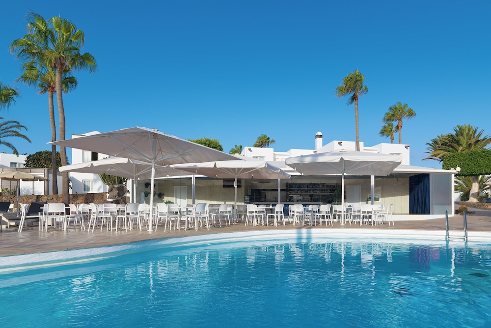 H10 White Suites - Adults Only 6/70
